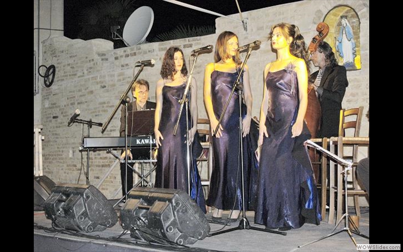 Blue Dolls19 (web)3
